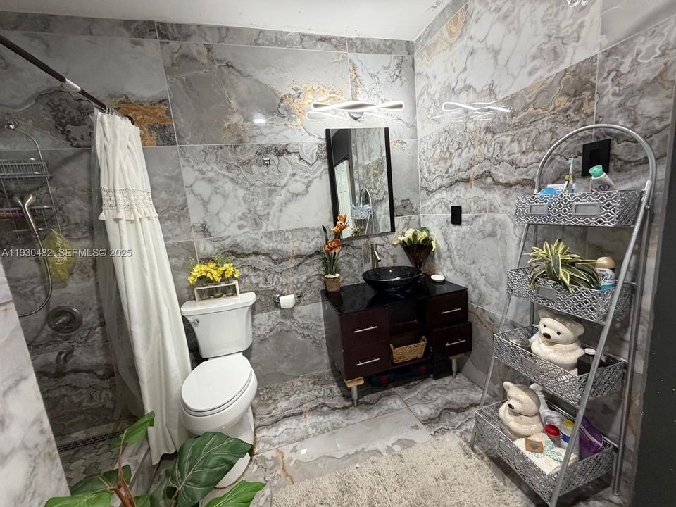 待售: $570,000 (5 贝兹, 3 浴室, 1755 平方英尺)