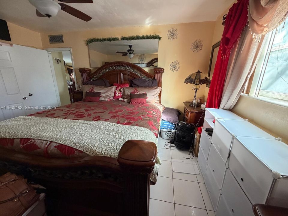 待售: $570,000 (5 贝兹, 3 浴室, 1755 平方英尺)