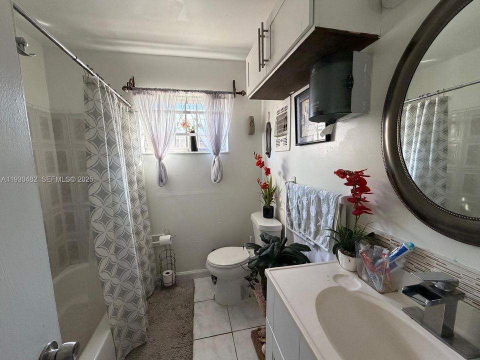 待售: $570,000 (5 贝兹, 3 浴室, 1755 平方英尺)