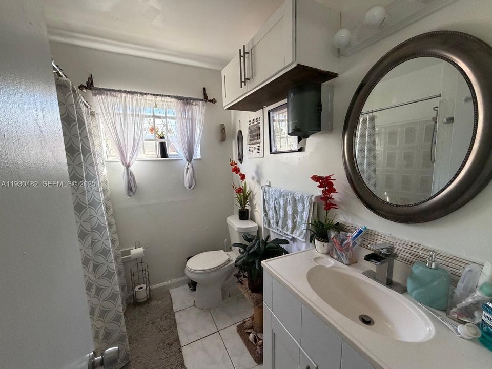 待售: $570,000 (5 贝兹, 3 浴室, 1755 平方英尺)