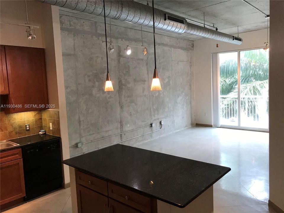 出租: $2,600 (1 贝兹, 1 浴室, 723 平方英尺)