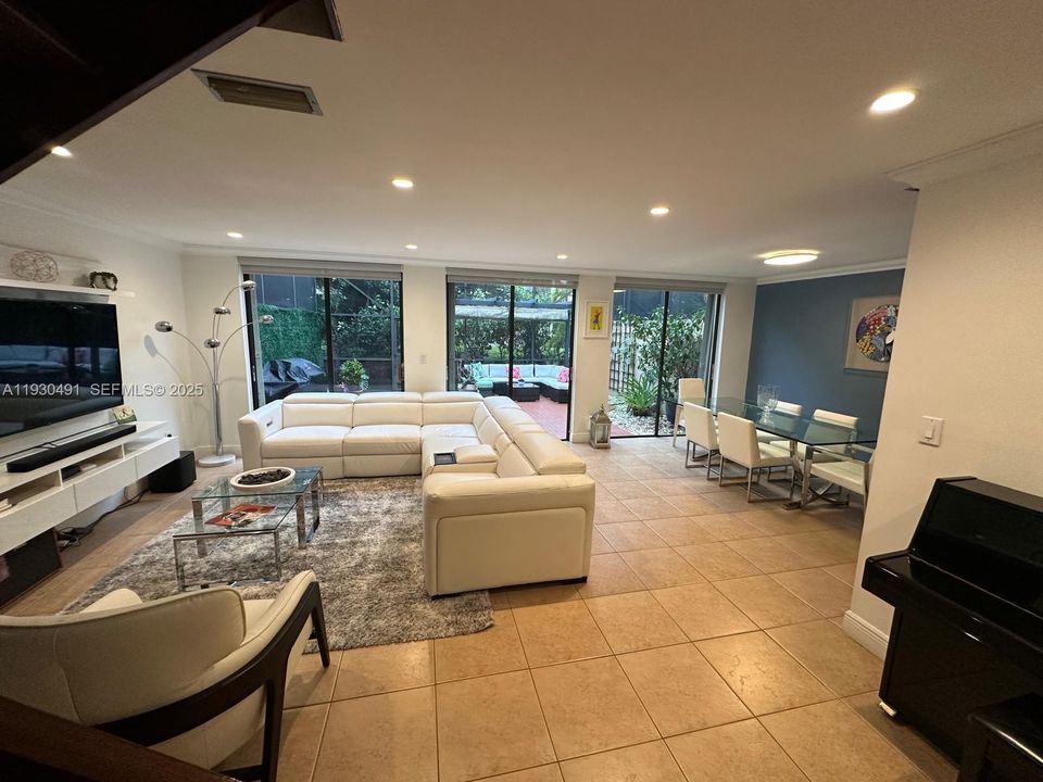 En Renta: $3,950 (3 camas, 2 baños, 1712 Pies cuadrados)