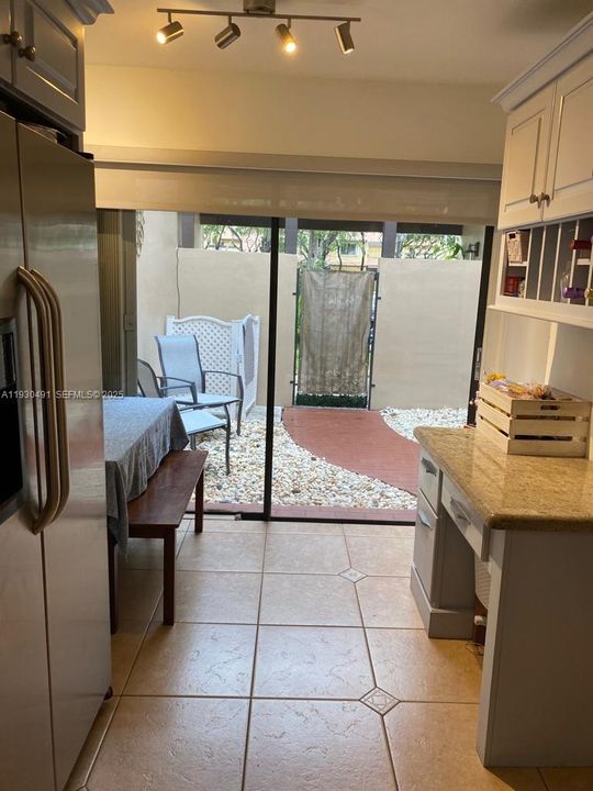 En Renta: $3,950 (3 camas, 2 baños, 1712 Pies cuadrados)