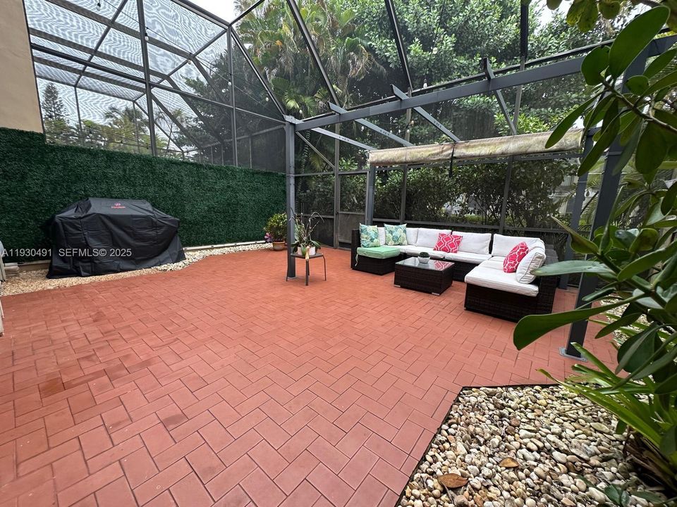 En Renta: $3,950 (3 camas, 2 baños, 1712 Pies cuadrados)