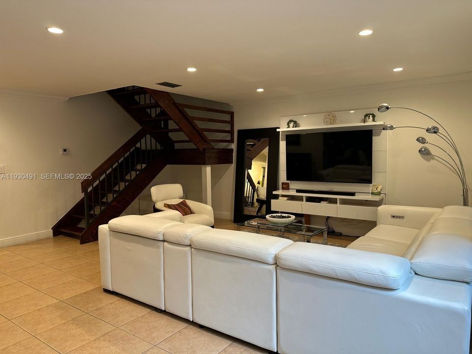 En Renta: $3,950 (3 camas, 2 baños, 1712 Pies cuadrados)