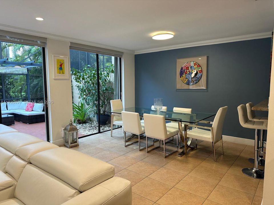 En Renta: $3,950 (3 camas, 2 baños, 1712 Pies cuadrados)