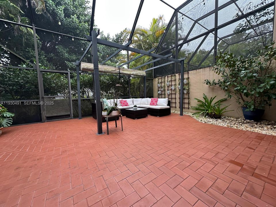 En Renta: $3,950 (3 camas, 2 baños, 1712 Pies cuadrados)