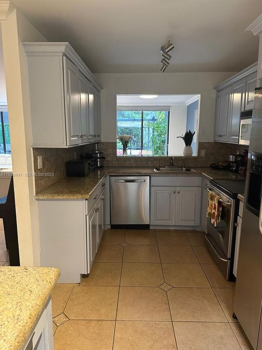 En Renta: $3,950 (3 camas, 2 baños, 1712 Pies cuadrados)