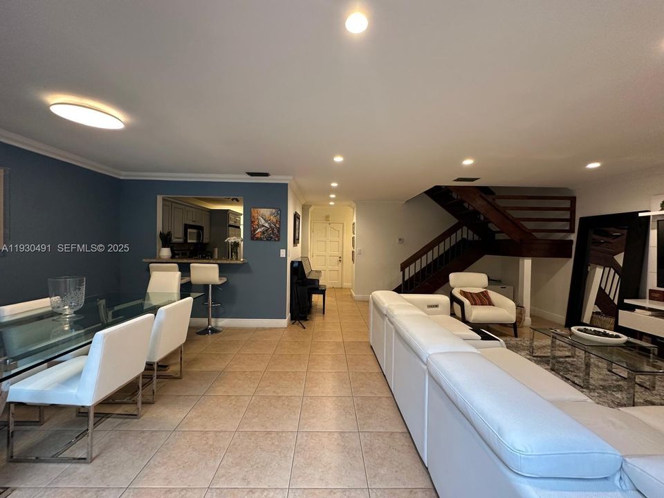 En Renta: $3,950 (3 camas, 2 baños, 1712 Pies cuadrados)