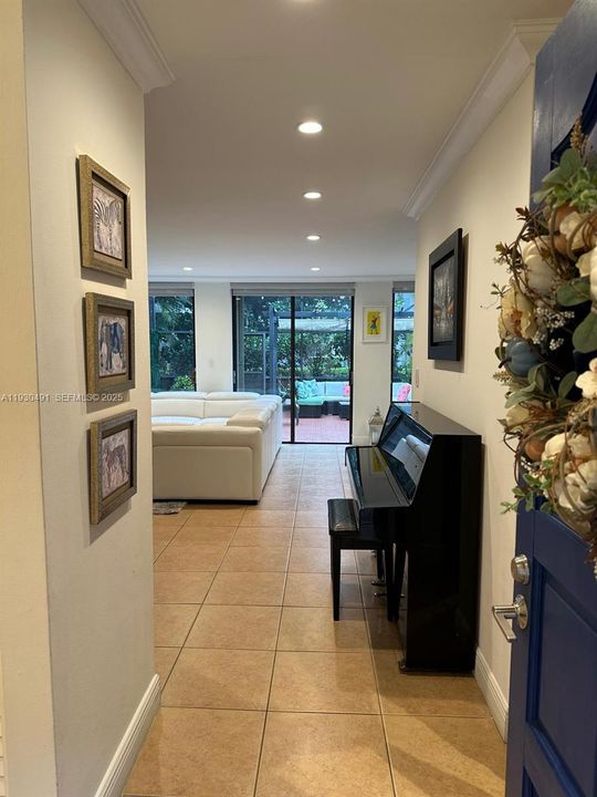 En Renta: $3,950 (3 camas, 2 baños, 1712 Pies cuadrados)