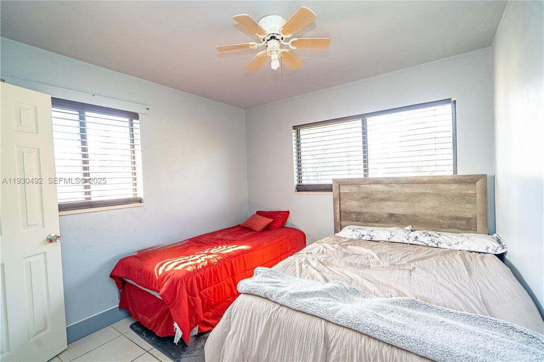 En Venta: $600,000 (4 camas, 2 baños, 1225 Pies cuadrados)