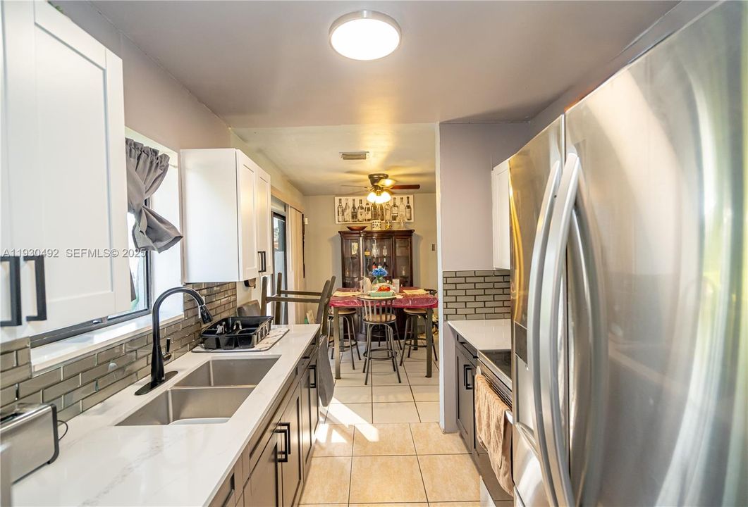 En Venta: $600,000 (4 camas, 2 baños, 1225 Pies cuadrados)