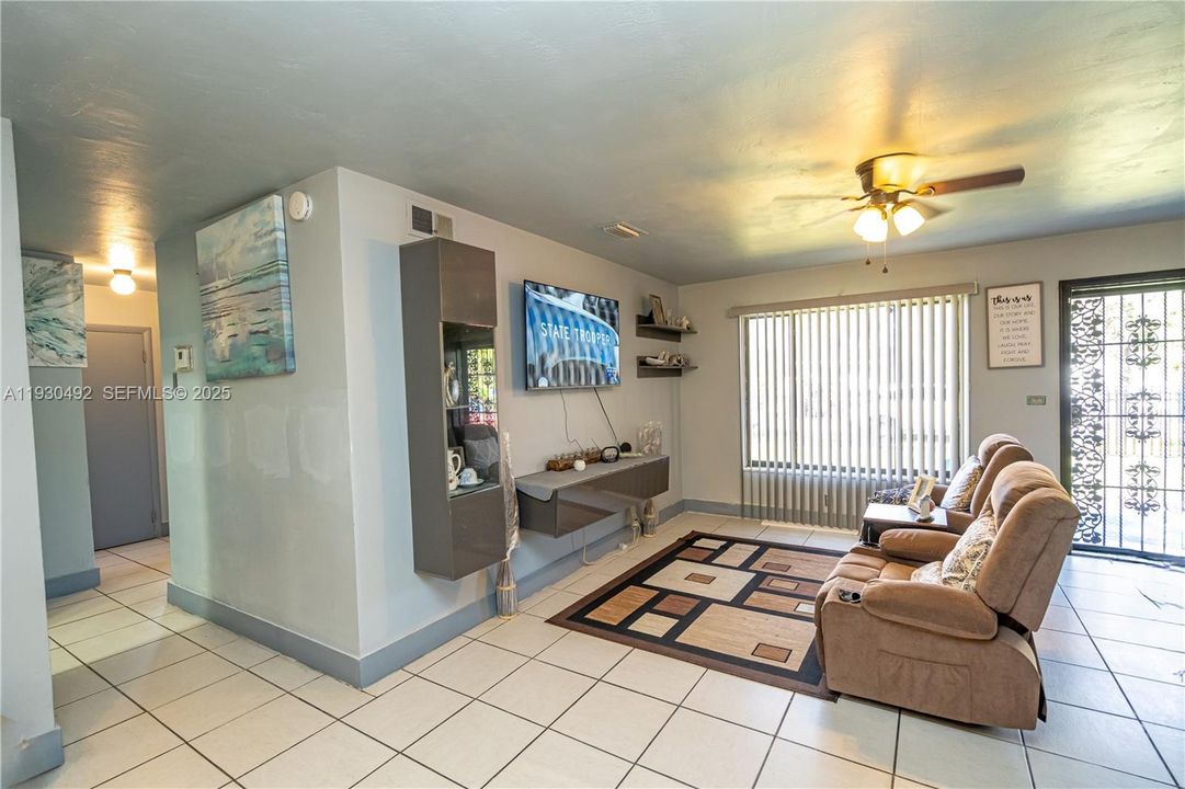 En Venta: $600,000 (4 camas, 2 baños, 1225 Pies cuadrados)