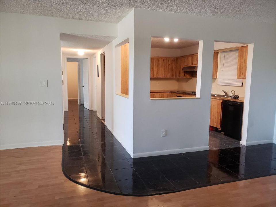 For Rent: $2,450 (2 beds, 2 baths, 1428 Square Feet)