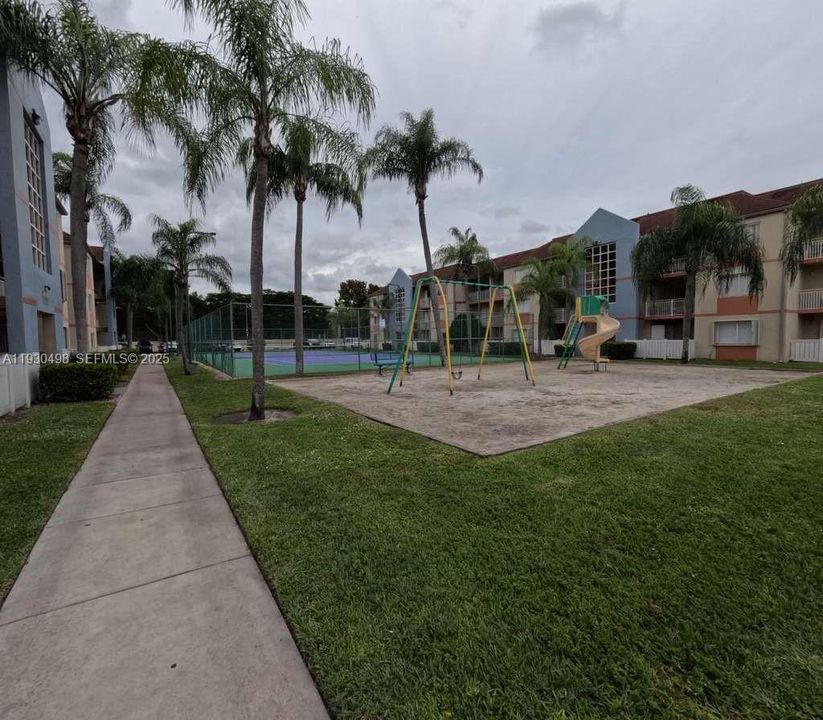 En Venta: $279,000 (2 camas, 2 baños, 1106 Pies cuadrados)