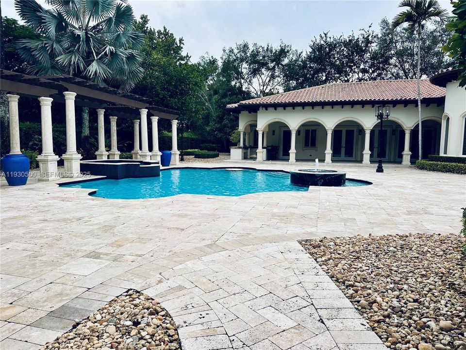 出租: $30,000 (6 贝兹, 6 浴室, 7739 平方英尺)