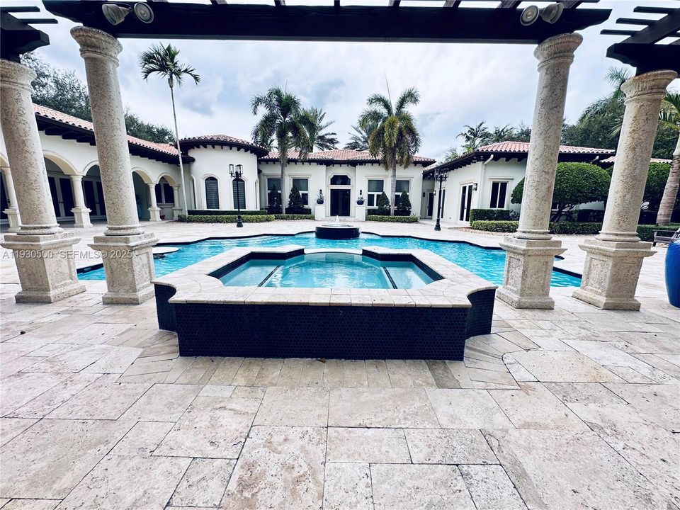 出租: $30,000 (6 贝兹, 6 浴室, 7739 平方英尺)