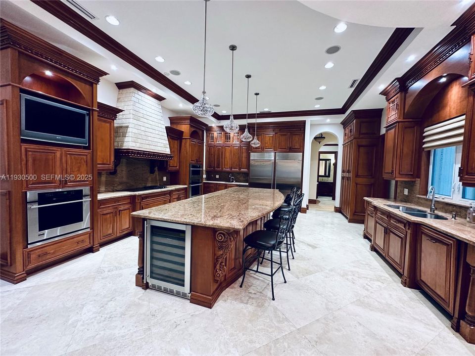 出租: $30,000 (6 贝兹, 6 浴室, 7739 平方英尺)