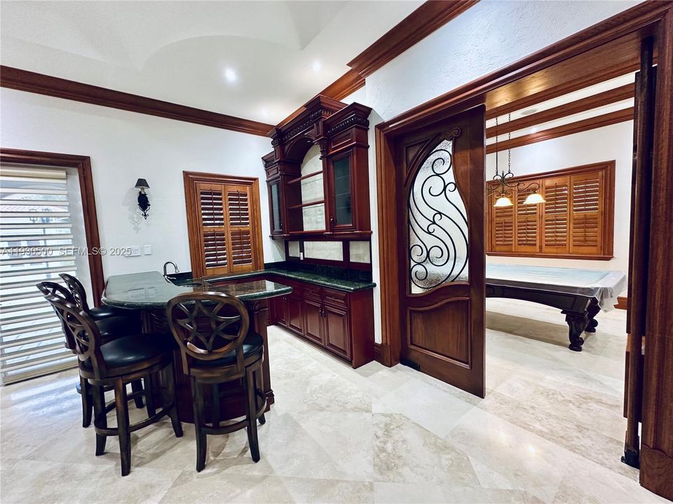 出租: $30,000 (6 贝兹, 6 浴室, 7739 平方英尺)