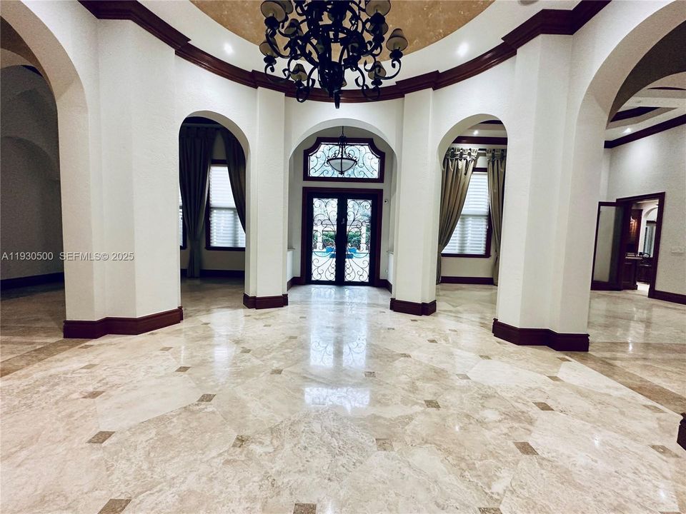 出租: $30,000 (6 贝兹, 6 浴室, 7739 平方英尺)