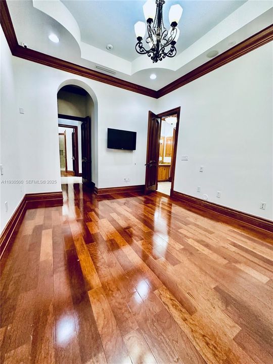 出租: $30,000 (6 贝兹, 6 浴室, 7739 平方英尺)