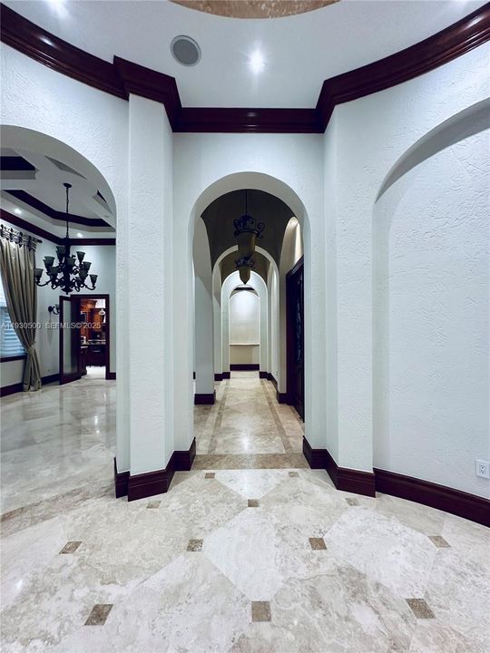 出租: $30,000 (6 贝兹, 6 浴室, 7739 平方英尺)