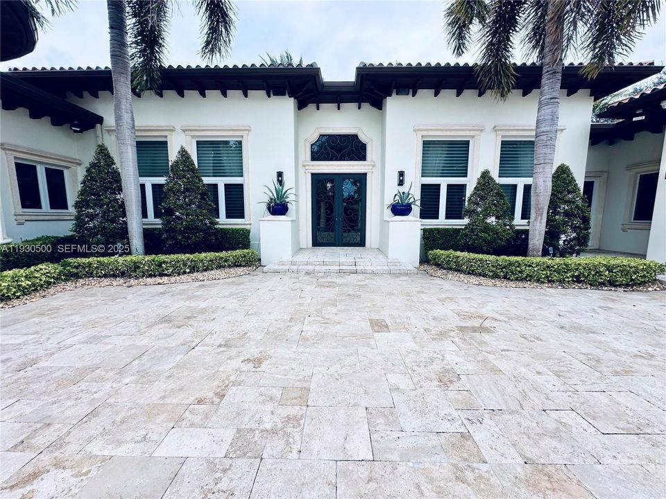 出租: $30,000 (6 贝兹, 6 浴室, 7739 平方英尺)