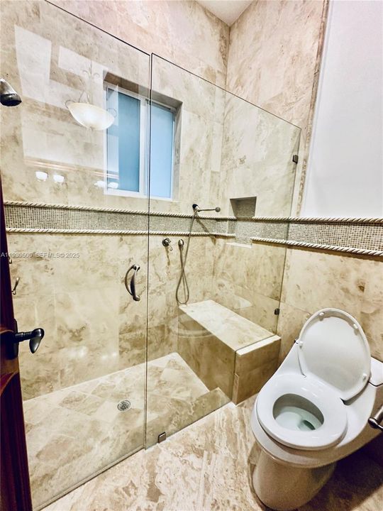 出租: $30,000 (6 贝兹, 6 浴室, 7739 平方英尺)