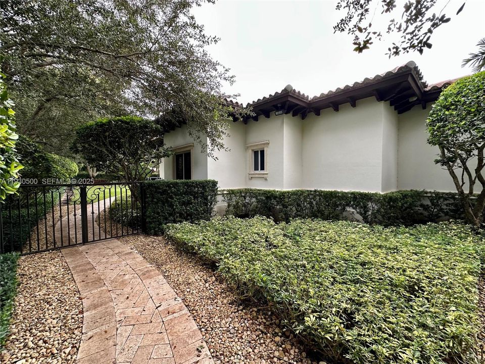 出租: $30,000 (6 贝兹, 6 浴室, 7739 平方英尺)