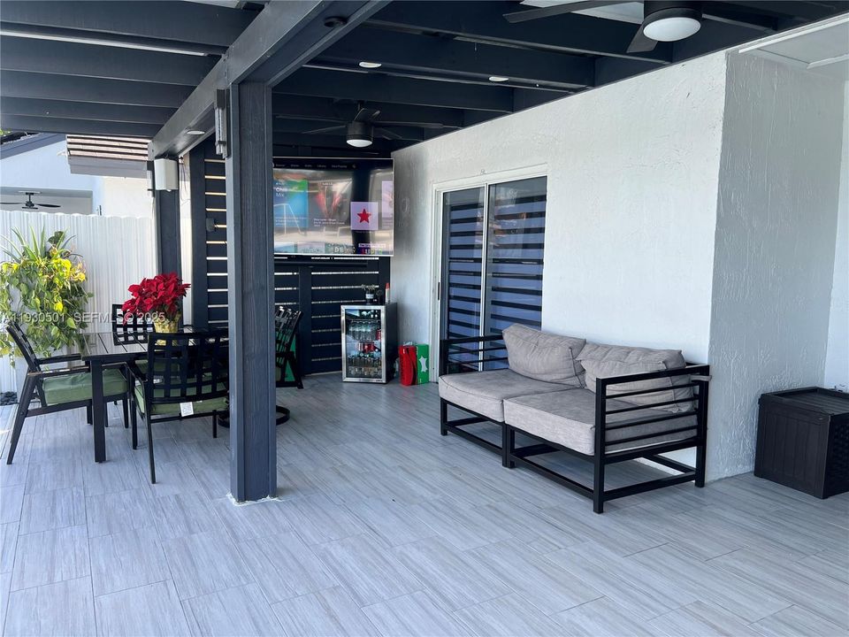 En Venta: $890,000 (3 camas, 2 baños, 1586 Pies cuadrados)