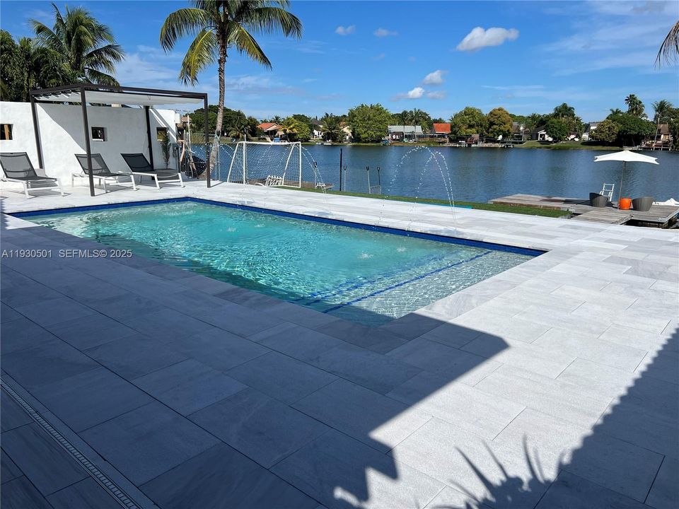 En Venta: $890,000 (3 camas, 2 baños, 1586 Pies cuadrados)