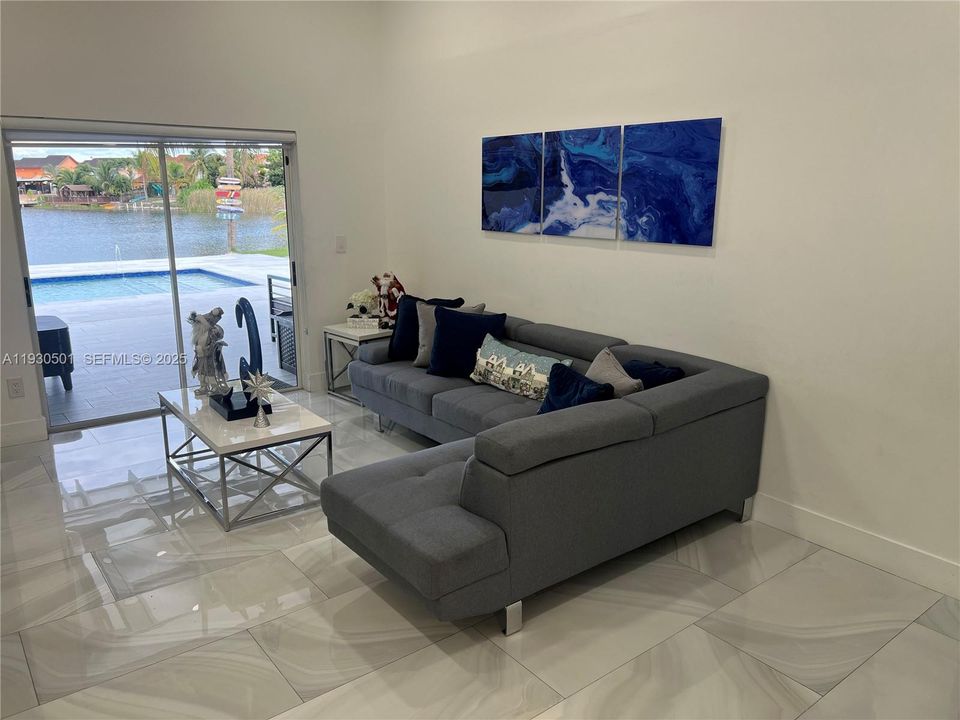 En Venta: $890,000 (3 camas, 2 baños, 1586 Pies cuadrados)