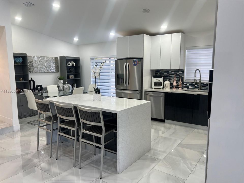 En Venta: $890,000 (3 camas, 2 baños, 1586 Pies cuadrados)