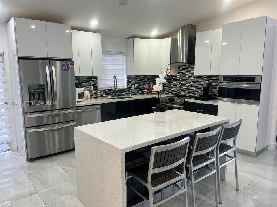 En Venta: $890,000 (3 camas, 2 baños, 1586 Pies cuadrados)