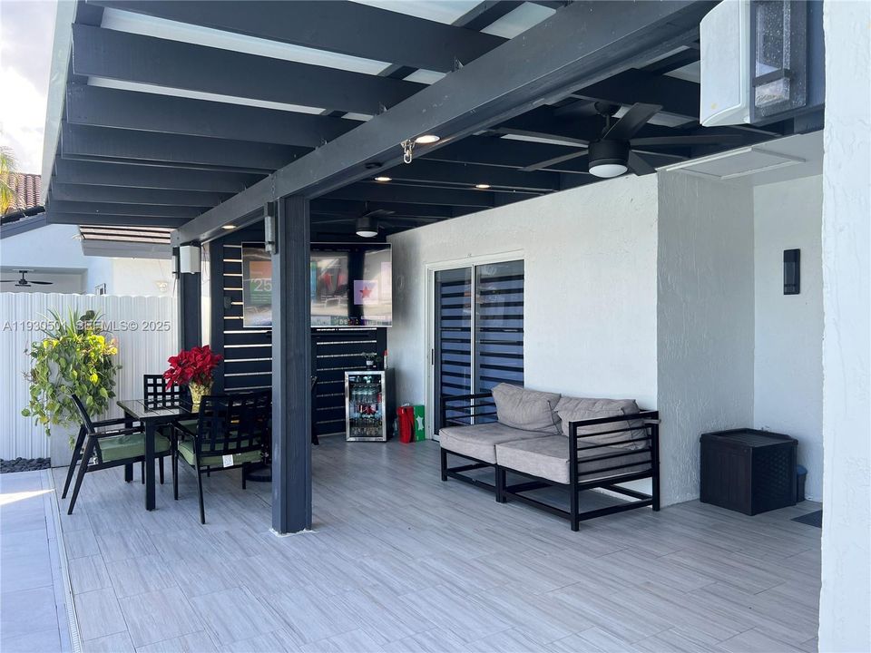 En Venta: $890,000 (3 camas, 2 baños, 1586 Pies cuadrados)