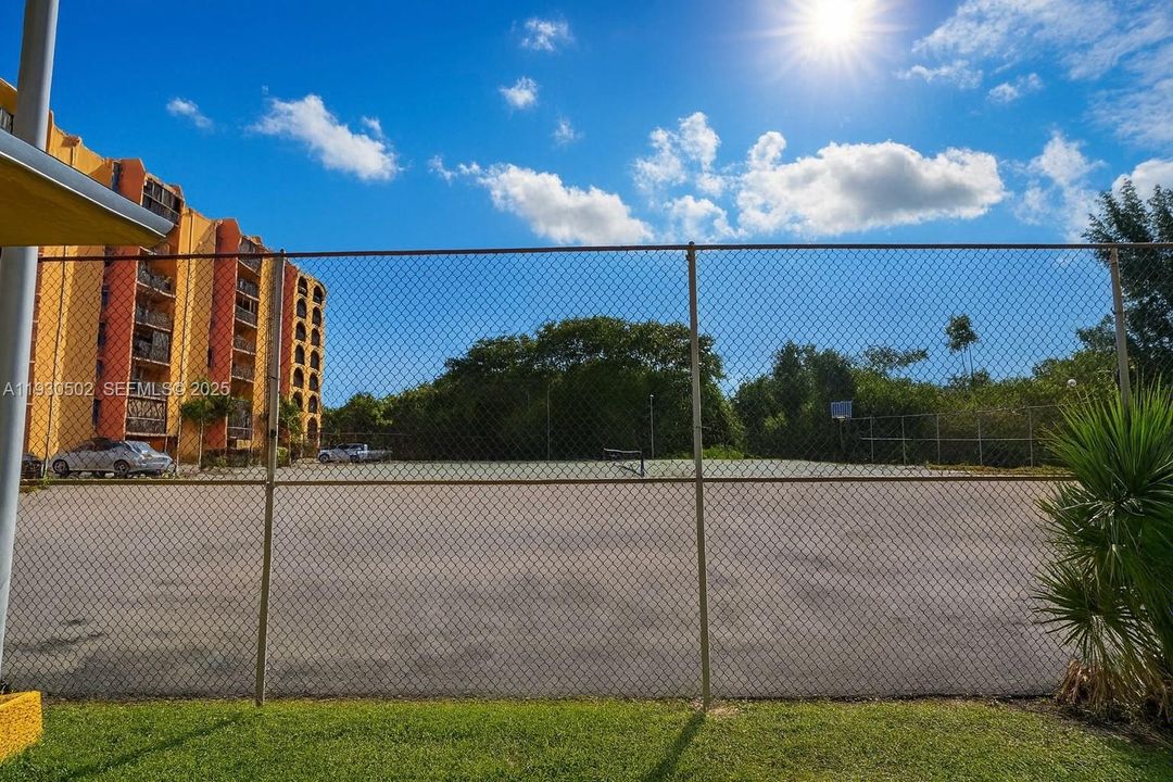 В аренду: $2,500 (2 спален, 2 ванн, 793 Квадратных фут)