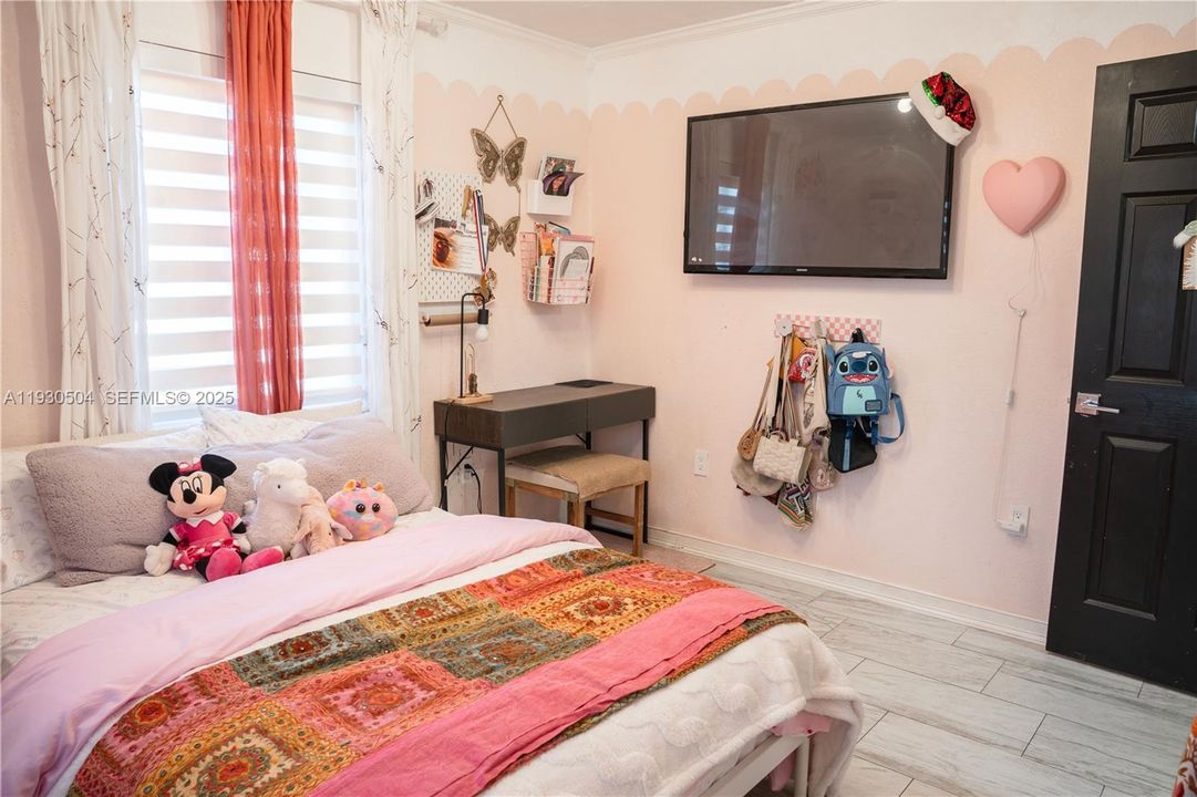 For Sale: $775,000 (3 beds, 3 baths, 1400 Square Feet)