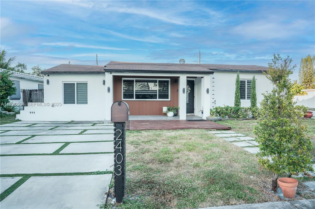 For Sale: $775,000 (3 beds, 3 baths, 1400 Square Feet)