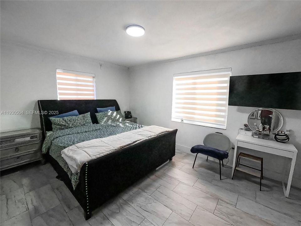 For Sale: $775,000 (3 beds, 3 baths, 1400 Square Feet)