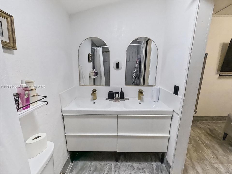 For Sale: $775,000 (3 beds, 3 baths, 1400 Square Feet)