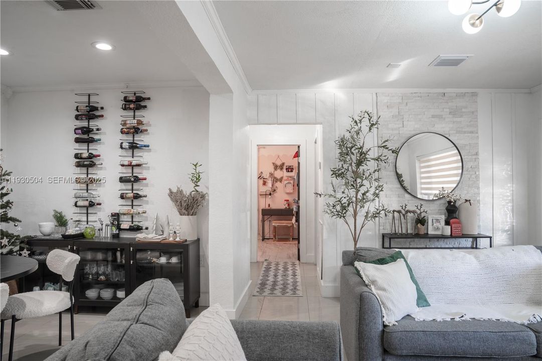 For Sale: $775,000 (3 beds, 3 baths, 1400 Square Feet)