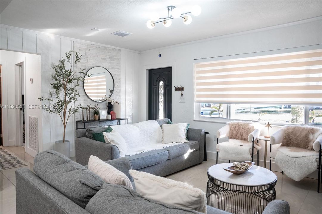 For Sale: $775,000 (3 beds, 3 baths, 1400 Square Feet)