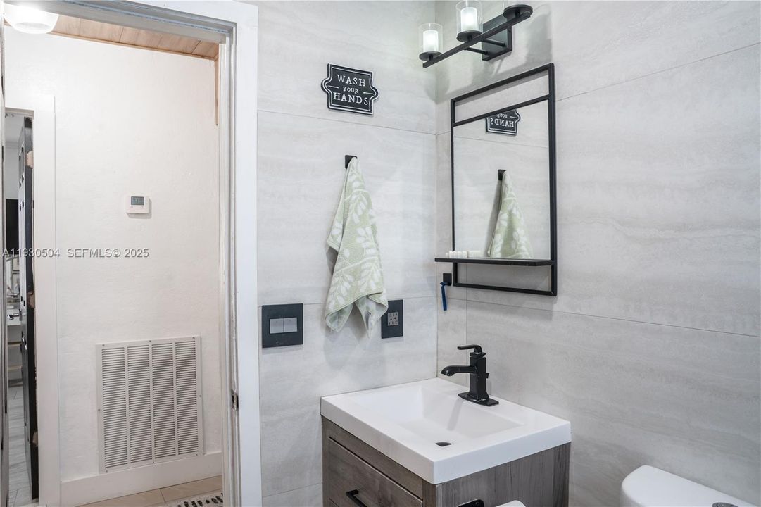 For Sale: $775,000 (3 beds, 3 baths, 1400 Square Feet)