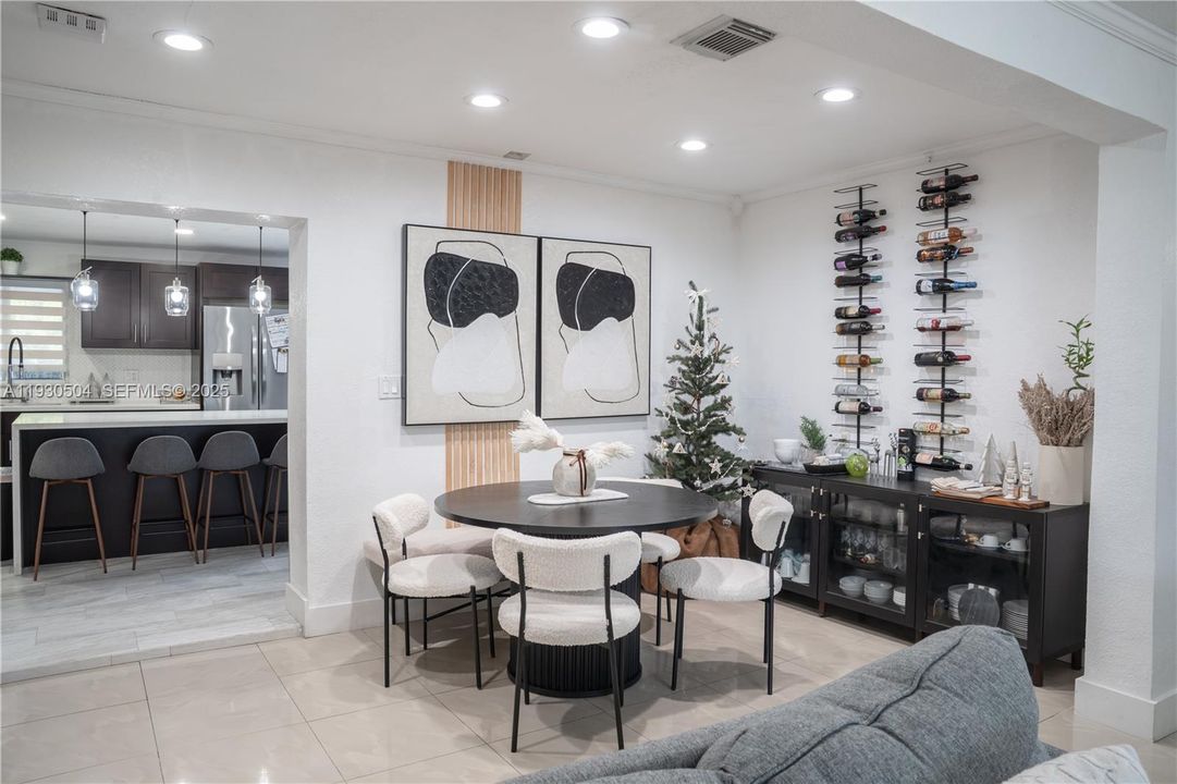 For Sale: $775,000 (3 beds, 3 baths, 1400 Square Feet)