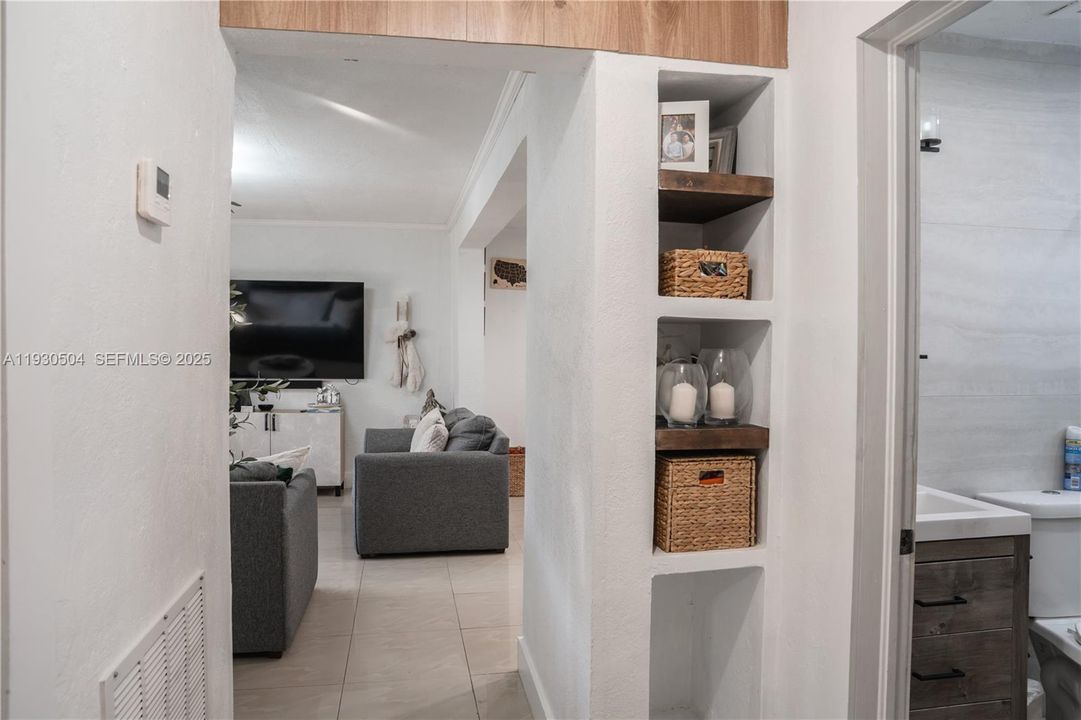 For Sale: $775,000 (3 beds, 3 baths, 1400 Square Feet)