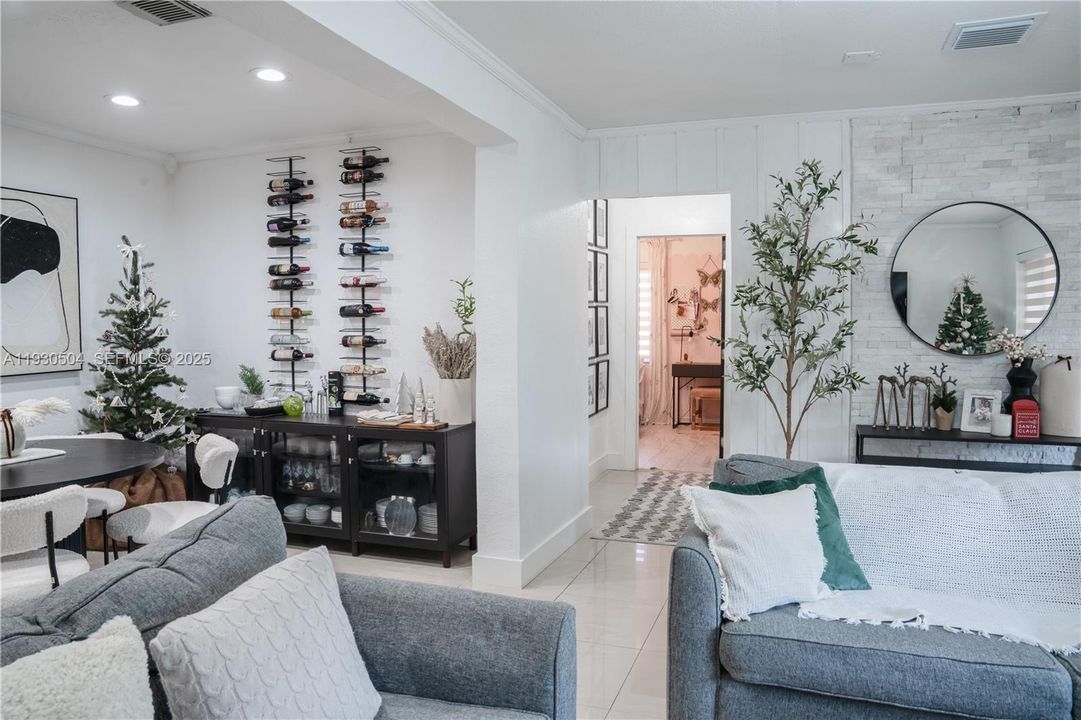 For Sale: $775,000 (3 beds, 3 baths, 1400 Square Feet)