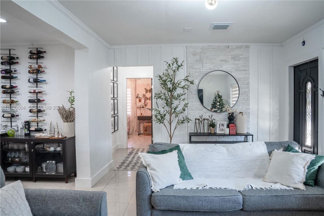 For Sale: $775,000 (3 beds, 3 baths, 1400 Square Feet)