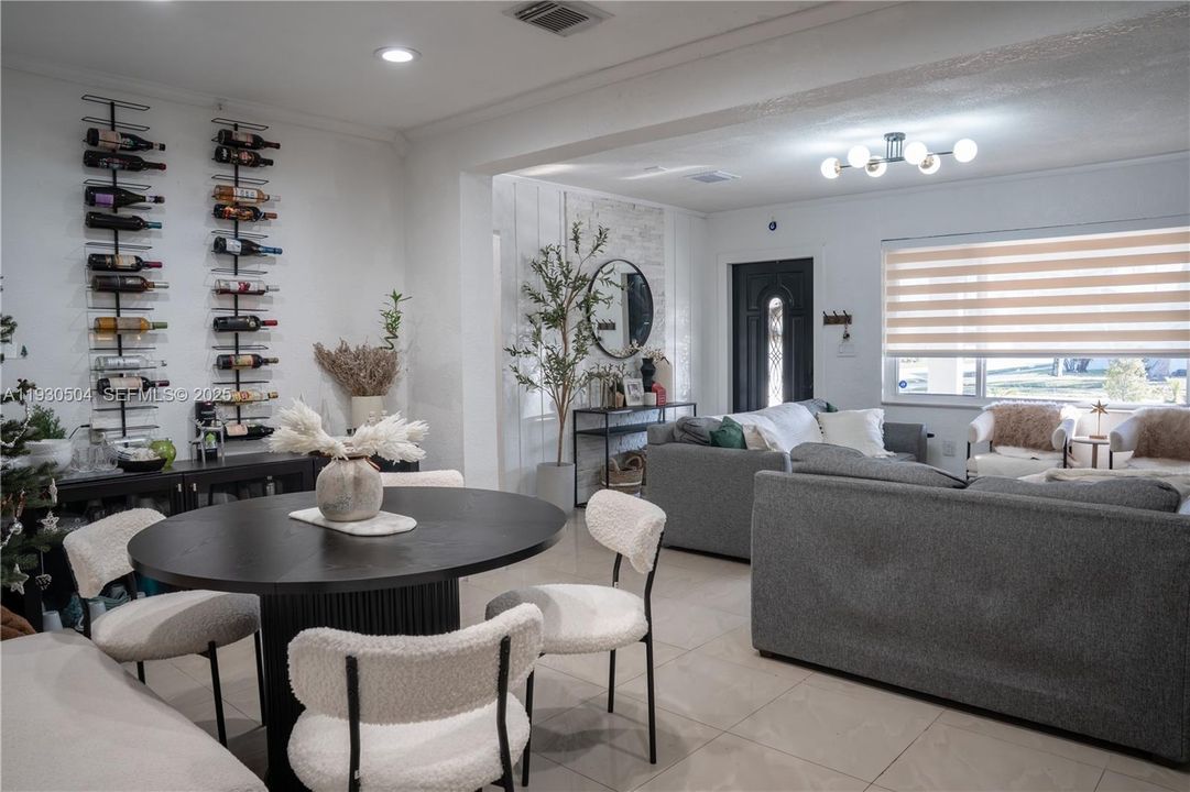 For Sale: $775,000 (3 beds, 3 baths, 1400 Square Feet)