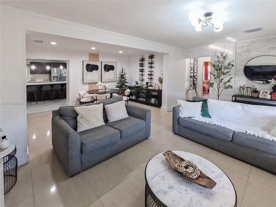 For Sale: $775,000 (3 beds, 3 baths, 1400 Square Feet)