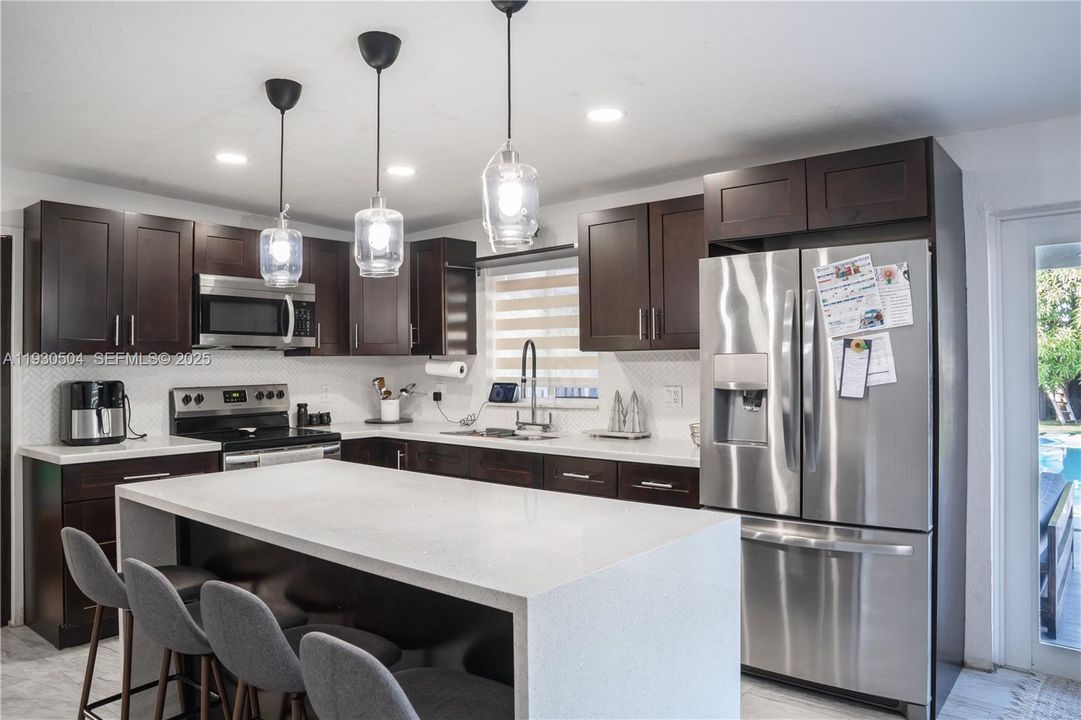 For Sale: $775,000 (3 beds, 3 baths, 1400 Square Feet)